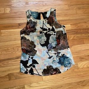 Beautiful top for spring! It is very versatile and comfortable